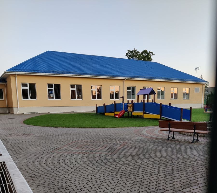 „Riešuto“ mokyklos vidinis kiemas. Nuotr. R. Grubinskienės