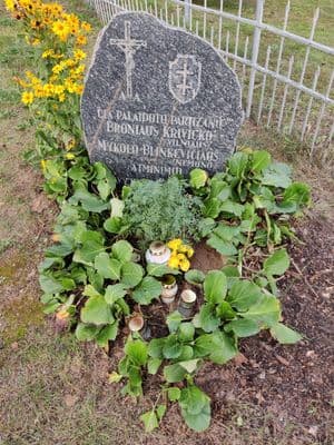 Paminklas Putiliškių kapinėse