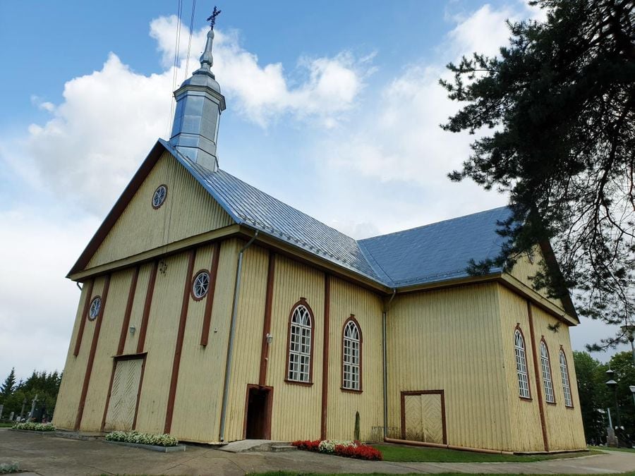 Pušaloto bažnyčia