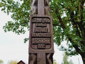 Stogastulpis prie bažnyčios (aut. A. Grušas)