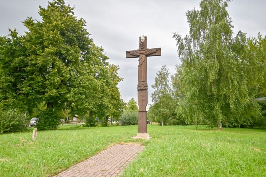 Paminklas prie Joniškėlio skirtas broliams Bizauskams – Antanui Pranciškui ir Kazimierui