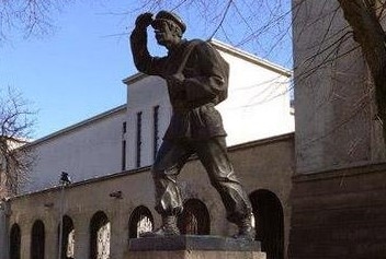 Knygnešio skulptūra